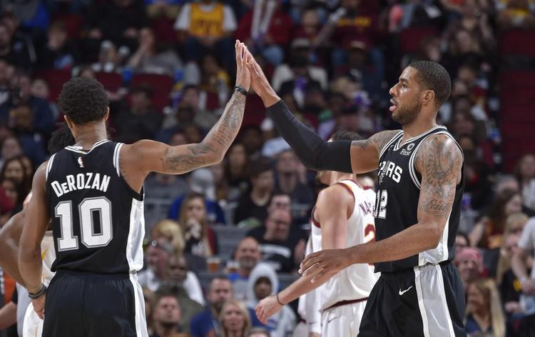 凭借团队执 凭借团队执